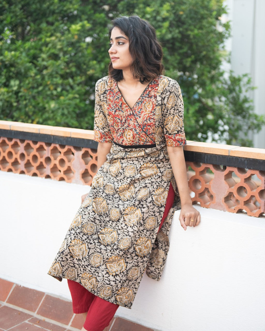 Your summer essential is here 😍 Pure cotton kalamkari print v-neck kurti  paired with naturally dyed hand kalamkari print cotton pants to… | Instagram